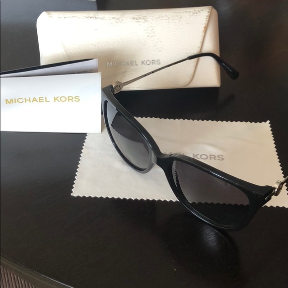 Michael Kors Sunglasses, Case, and Cleaning Cloth. - Picture 1 of 4